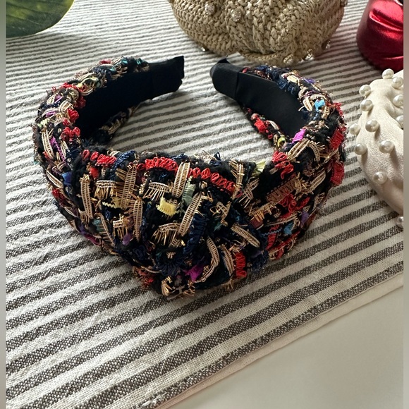 Stylish Head Accessory Collection - Picture 8 of 16